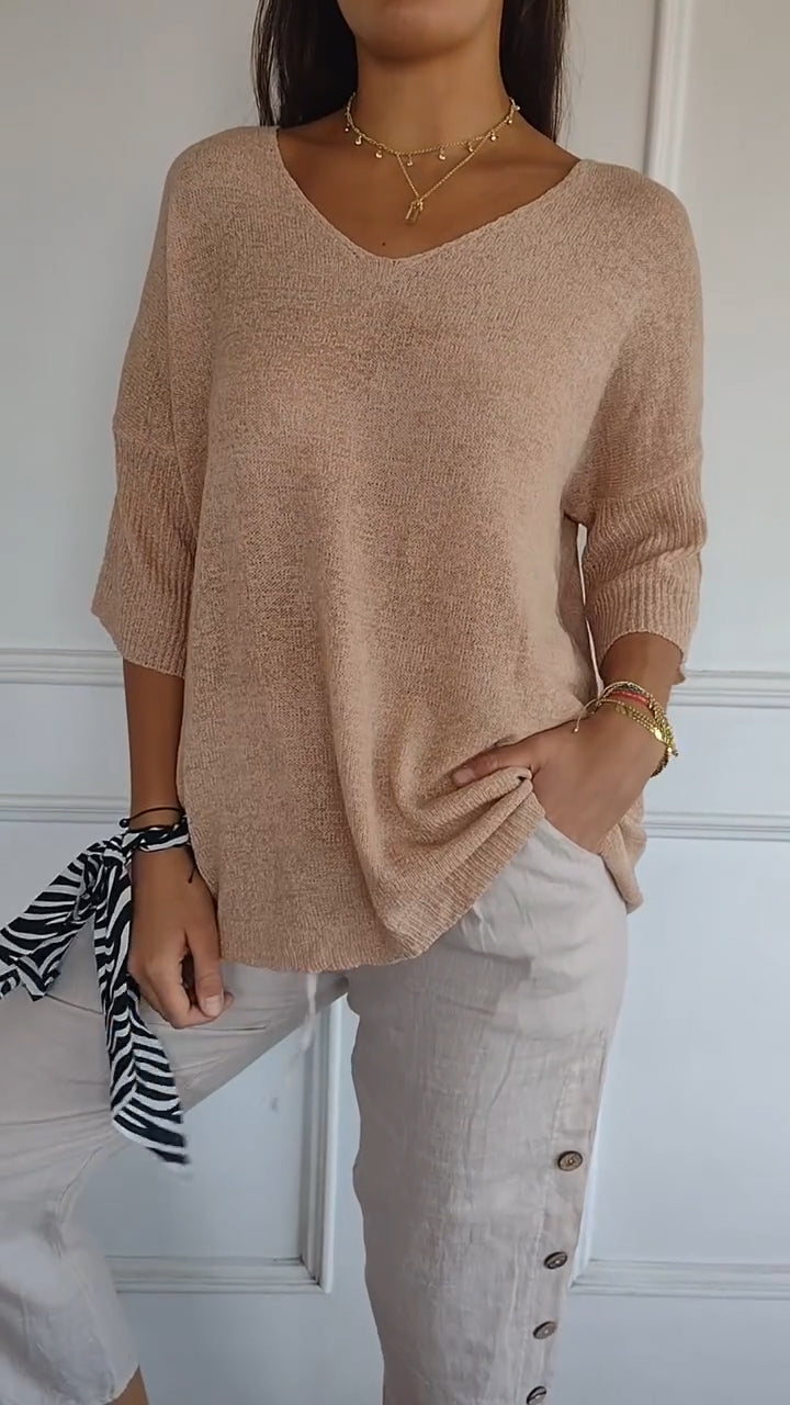 Alexandra - Solid color knitted top with V-neckline