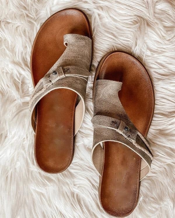 Women's Faux Leather Toe-Loop Flat Sandals with Cushioned Footbed