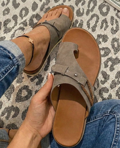 Women's Faux Leather Toe-Loop Flat Sandals with Cushioned Footbed