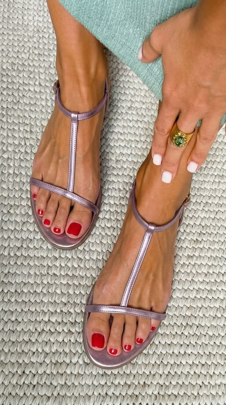 Women's Cushioned Metallic T-Strap Flat Sandals with Back Buckle