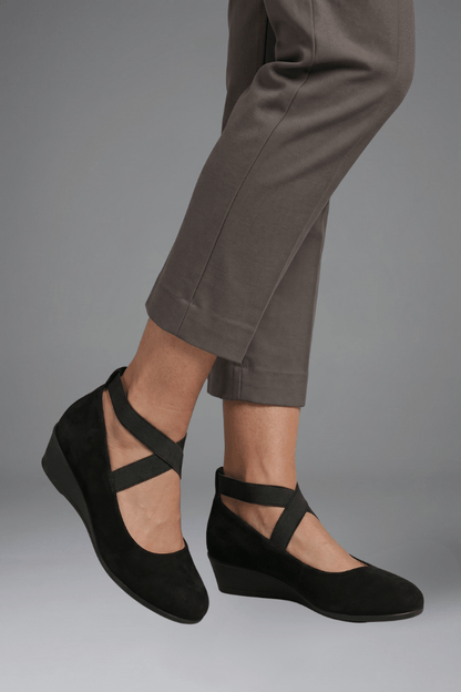 Women's Cushioned Wedge Flats with Crisscross Elastic Straps