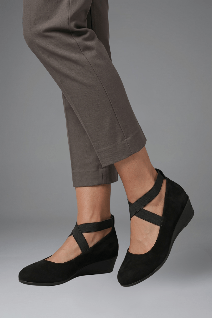 Women's Cushioned Wedge Flats with Crisscross Elastic Straps