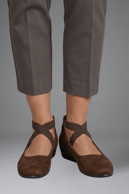 Women's Cushioned Wedge Flats with Crisscross Elastic Straps