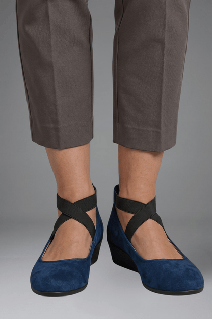Women's Cushioned Wedge Flats with Crisscross Elastic Straps